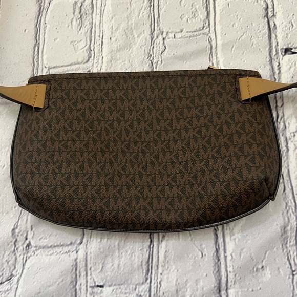 NEW Michael Kors Women's Belt Bag, Waist Bag, Brown Signature Stripe - Picture 5 of 7